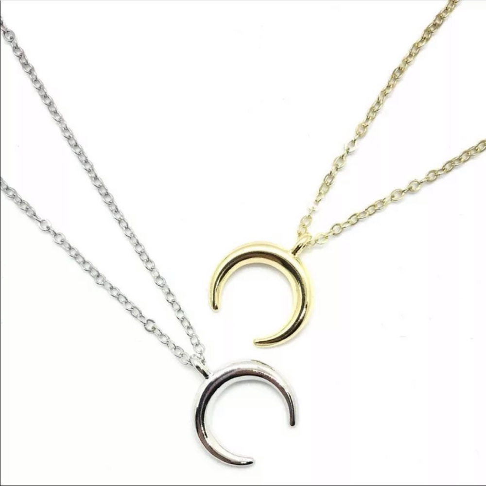 • Melina • Crescent Moon Necklace - Picture 3 of 4